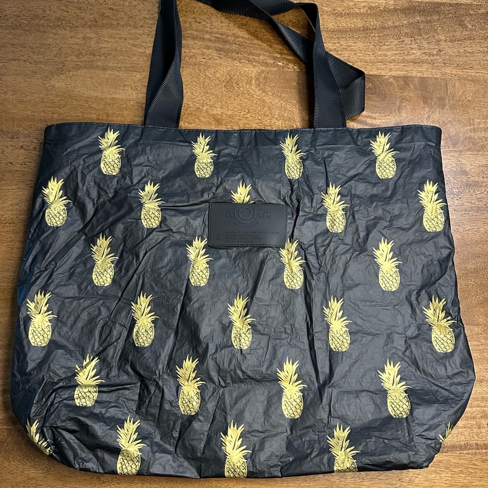 ALOHA Collection Black and Gold Pineapple Tote Bag
